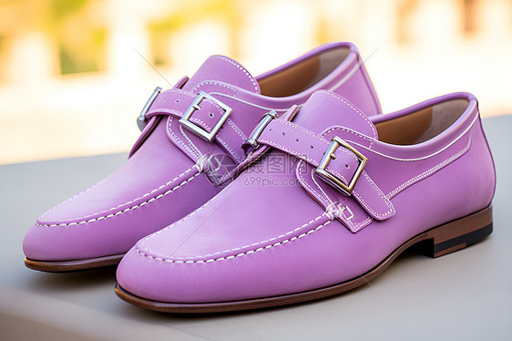 紫色的鞋子图片