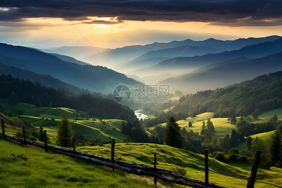 山谷夕阳牧场图片