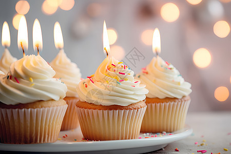 生日派对上的蜡烛蛋糕图片