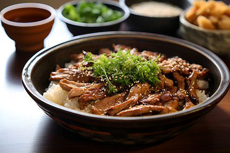 砂锅中美味的牛肉饭背景图片