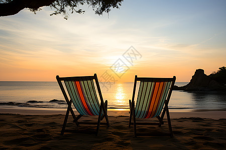 海岸上两把椅子图片