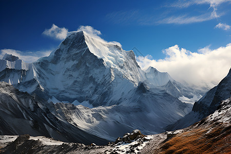 壮观的雪山景观图片