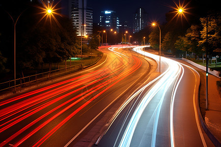 灯火通明的夜晚城市道路图片