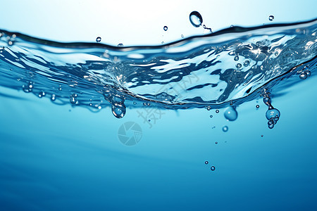 水中透明的水滴图片