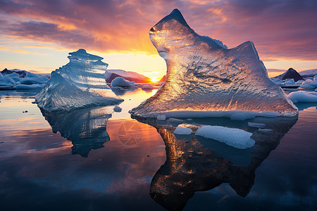 湖面中冻结的冰川背景图片
