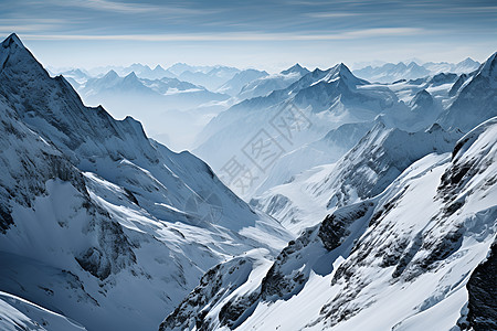 雪山之巅的美丽景观图片