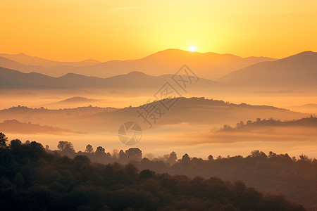 夕阳下的山脉图片