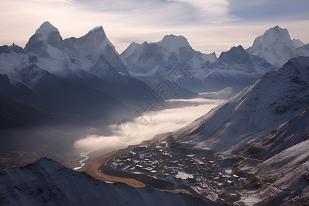 徒步旅行的喜马拉雅山脉景观图片