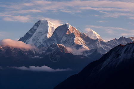 壮观的日照金山景观图片