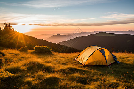 山谷中露营的帐篷图片