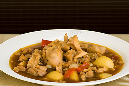 美味的咖喱土豆炖鸡背景图片