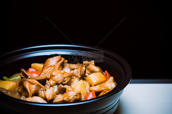 鲜嫩肉质的小鸡炖蘑菇图片