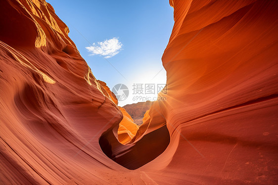 壮观的红岩峡谷景观图片