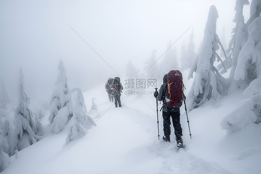 滑雪的运动男性图片