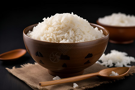 木碗中健康的米饭图片