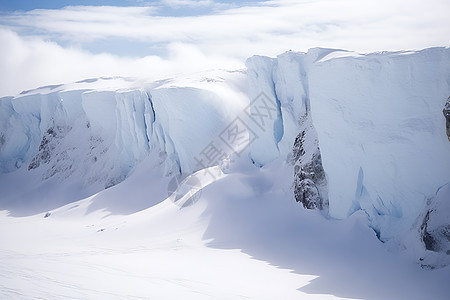冰雪覆盖的悬崖图片