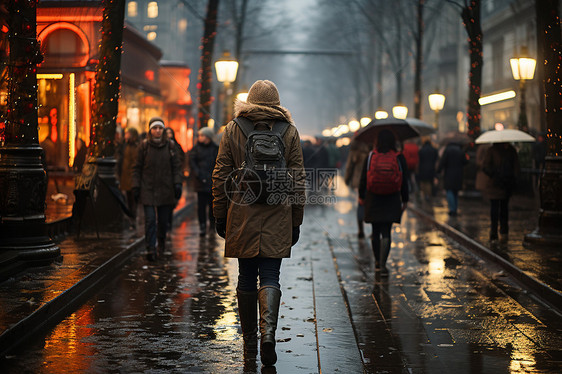 下雨天道路上的行人图片