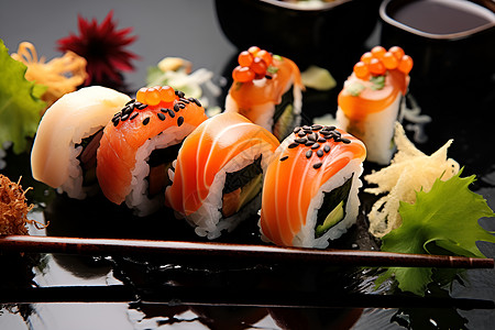 盘子里的海鲜寿司图片