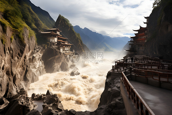 水浪翻飞的河流图片