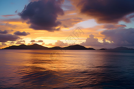 夕阳映照下的岛屿图片