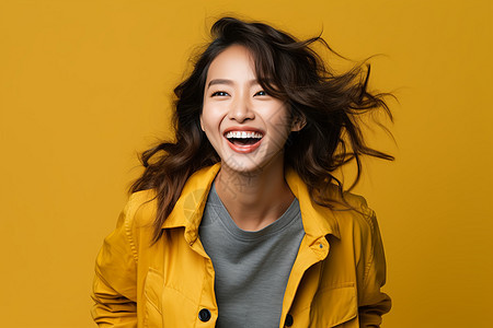 笑容灿烂的亚洲女士图片