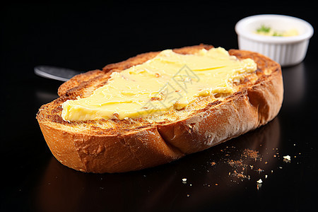 面包上美味的黄油图片