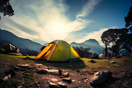 云雾山谷山谷中露营的帐篷背景