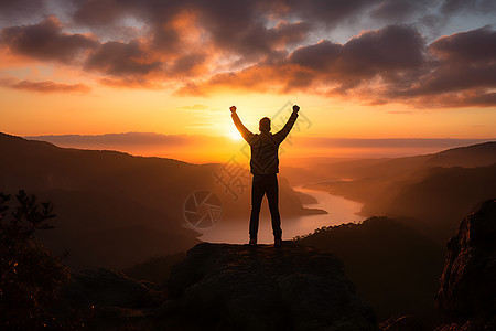 山顶的夕阳背景图片