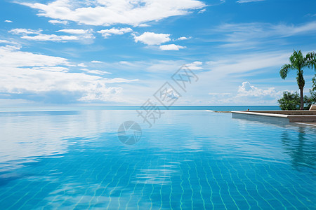 蓝天白云间的豪华游泳池图片