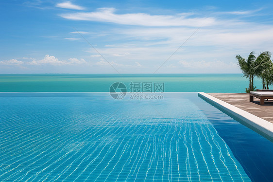 碧海蓝天的无边游泳池图片