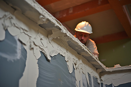 翻新维修房屋的专业工人图片