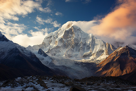 云中雪山图片