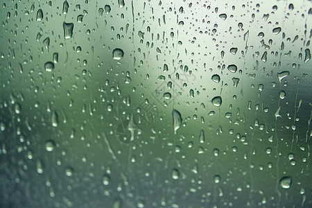 湿润细腻的雨滴图片