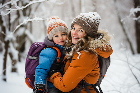 冬季雪地中的母子背景图片