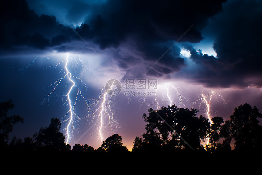 电闪雷鸣的自然景观图片