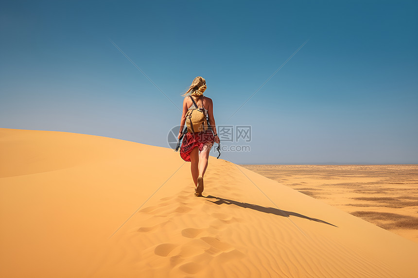 徒步旅行沙漠的冒险者图片