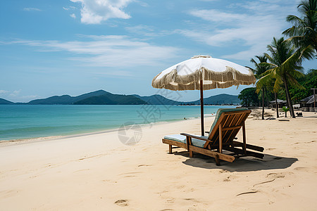 海滩上的椅子和遮阳伞图片
