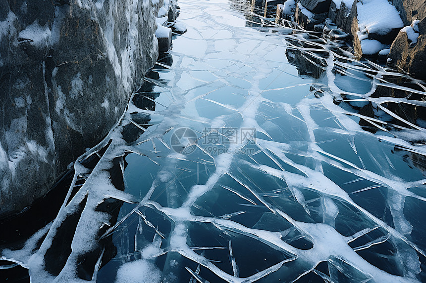 冰雪奇景的雾凇冰湖图片