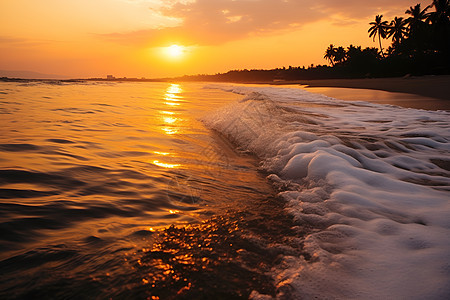 夕阳洒在大海上图片