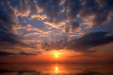 夕阳余晖下的水面图片