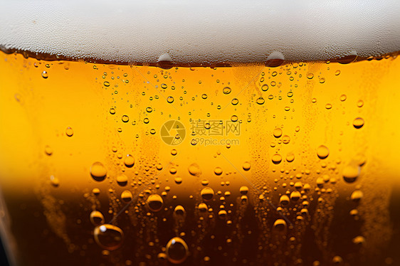 啤酒玻璃上的水珠图片