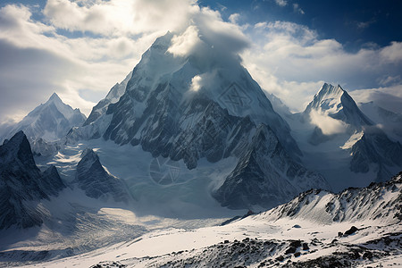 惊险的山峰图片