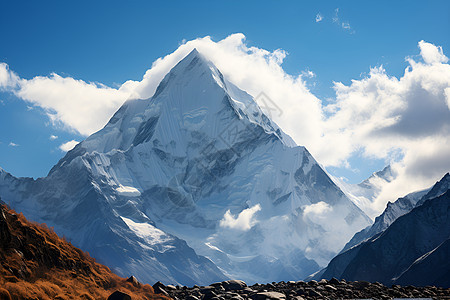 蓝天下的雪山图片