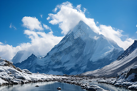 冰雪皑皑的山峰背景图片