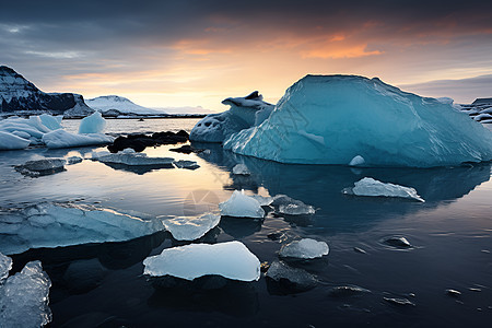 水域上漂浮的冰块背景图片