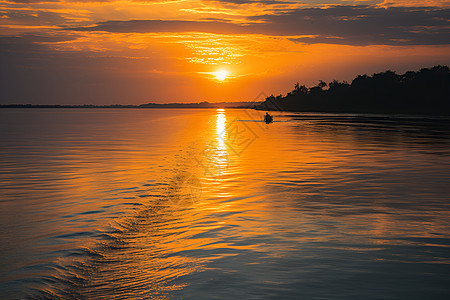 夕阳余晖下的一艘船图片