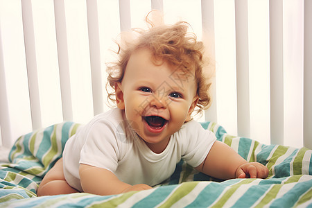 婴儿爬行咧嘴大笑的宝宝背景