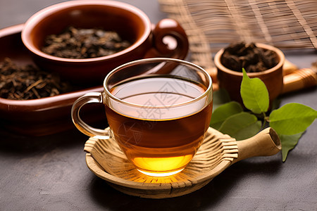 茶香环绕的日式传统茶具图片