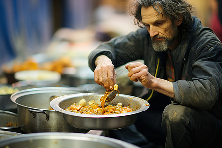 爱心男子正在准备食物图片