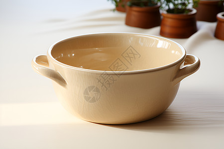 空的陶器饭碗图片